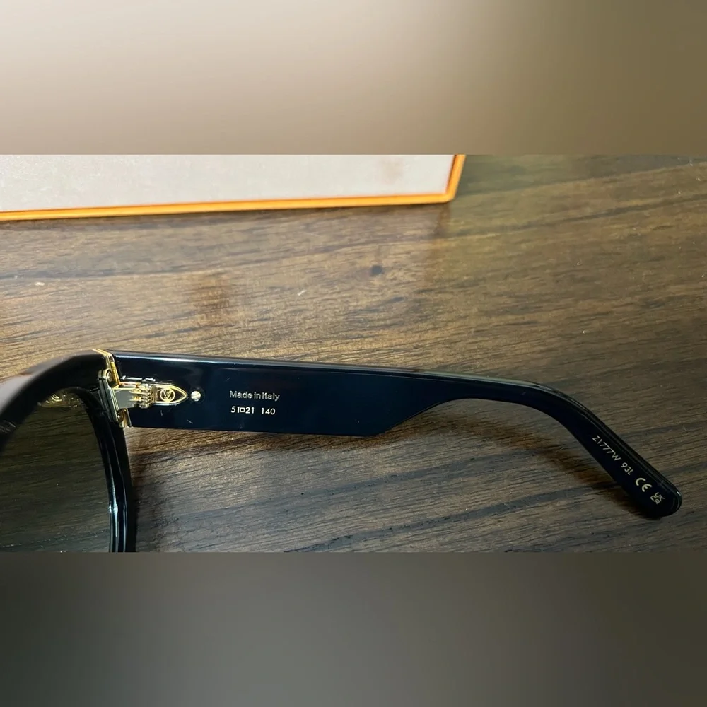 Louis Vuitton Flower Edge Round Sunlglasses - Picture 5 of 14